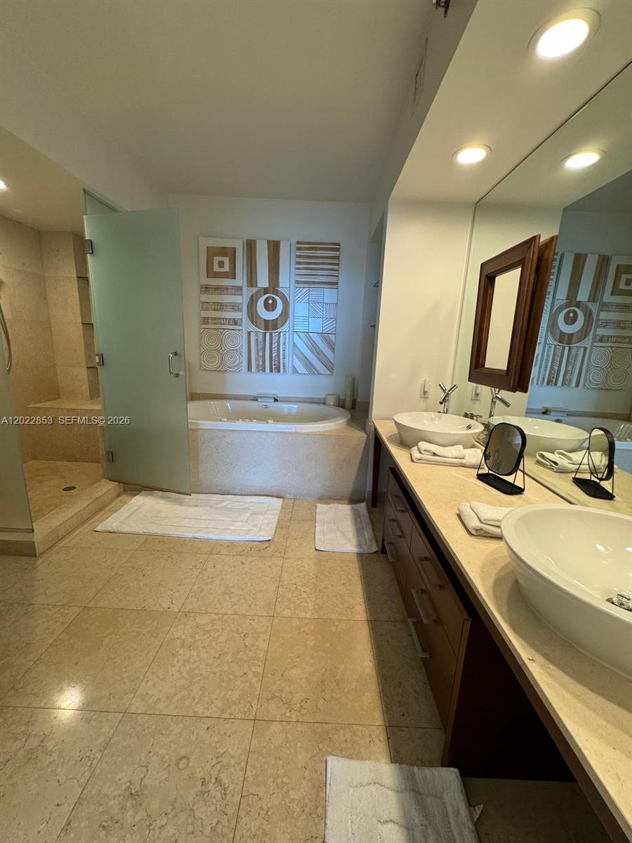 ICON CONDO - Residential