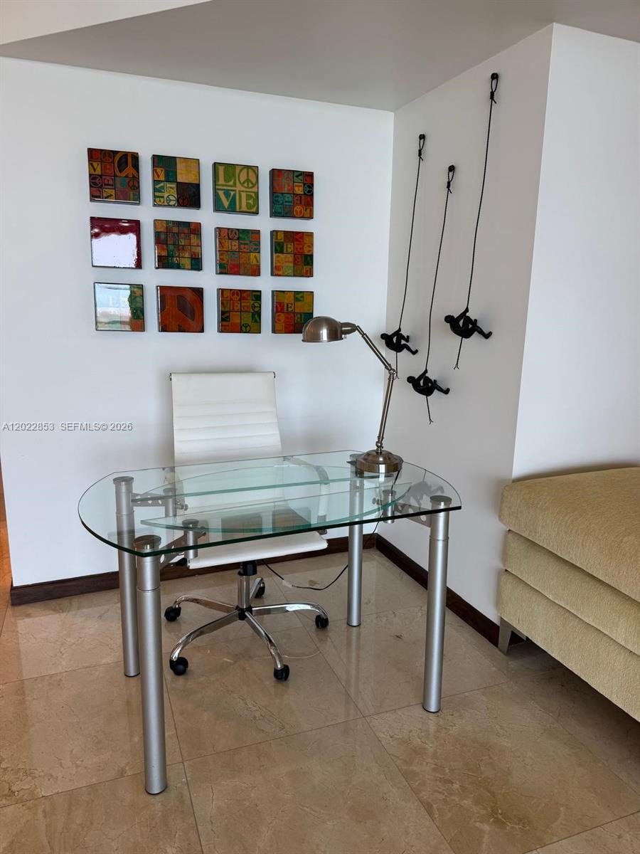 ICON CONDO - Residential
