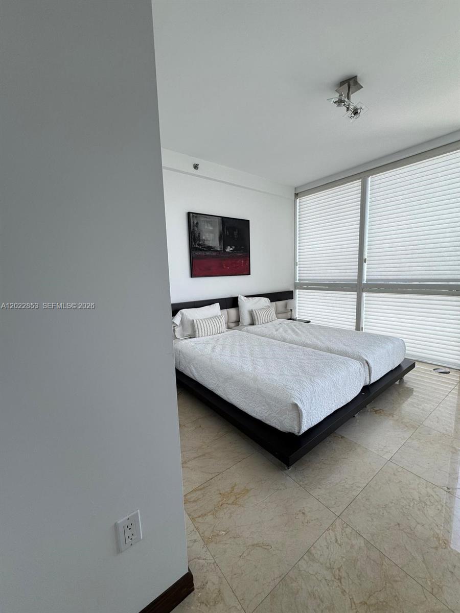 ICON CONDO - Residential