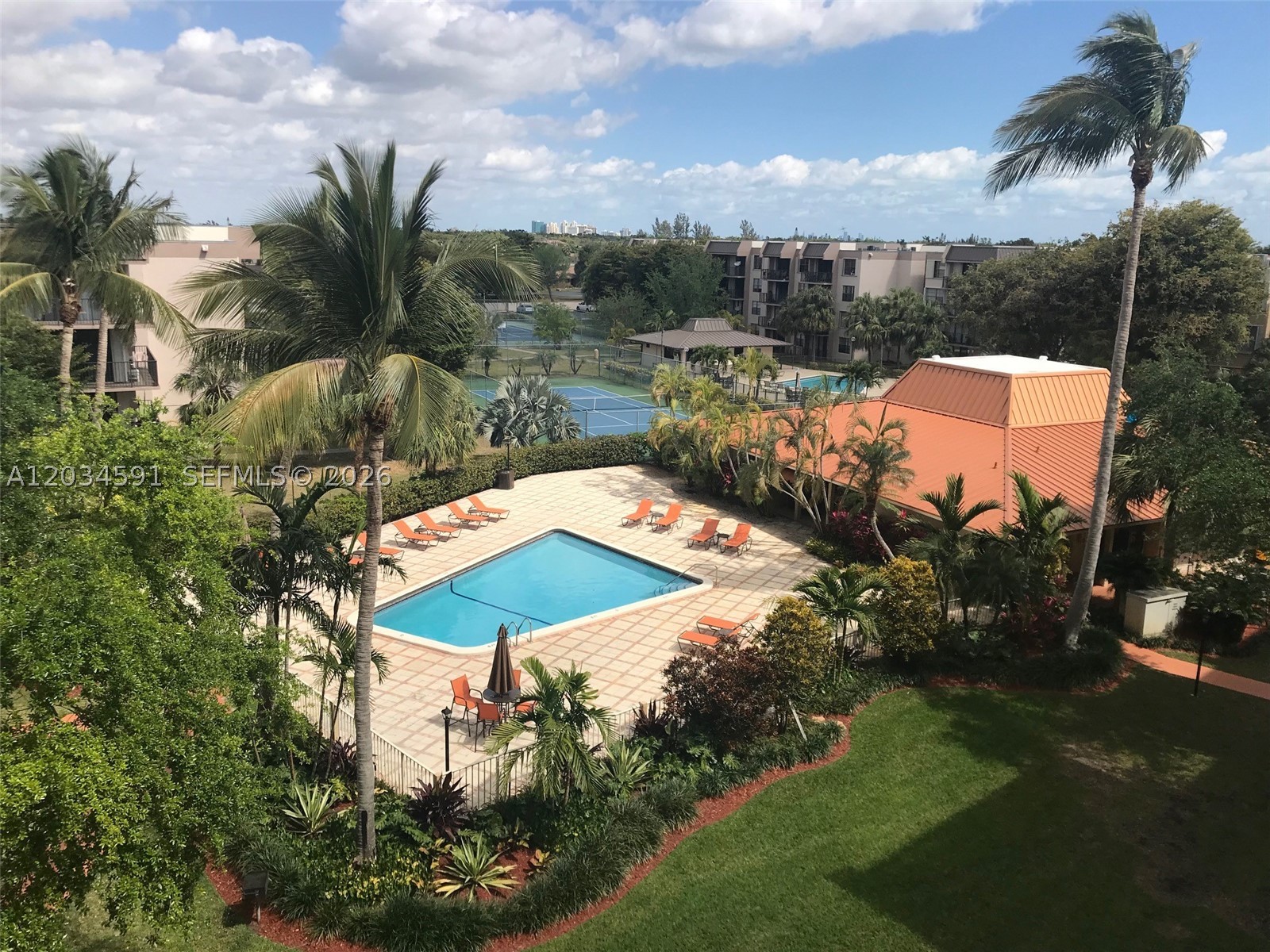 VILLAGE AT THE FALLS COND - Residential