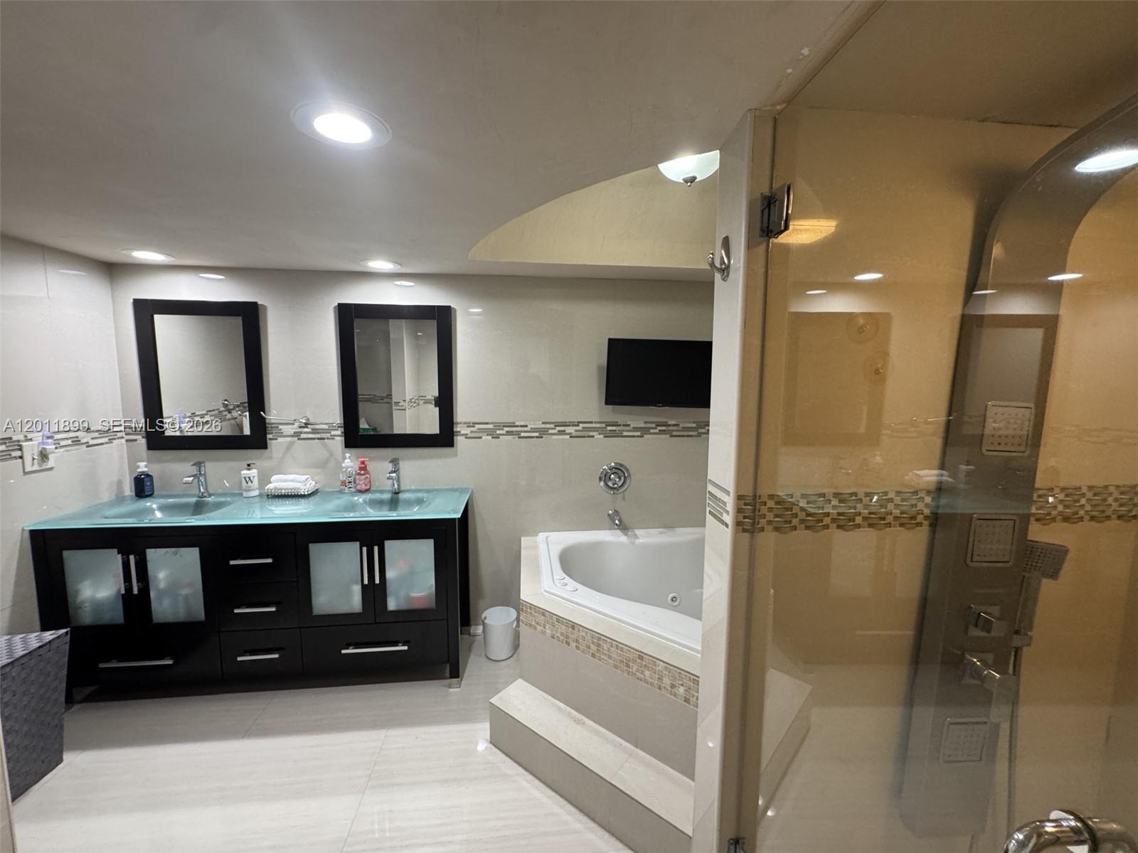 MALAGA TOWERS CONDO - Residential