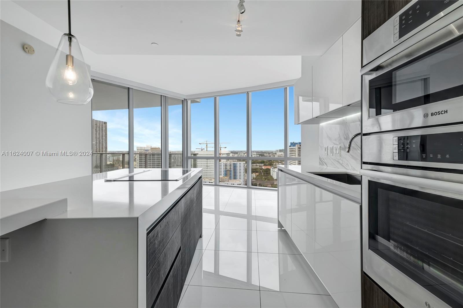 PARAMOUNT MIAMI WORLDCENT - Residential Lease