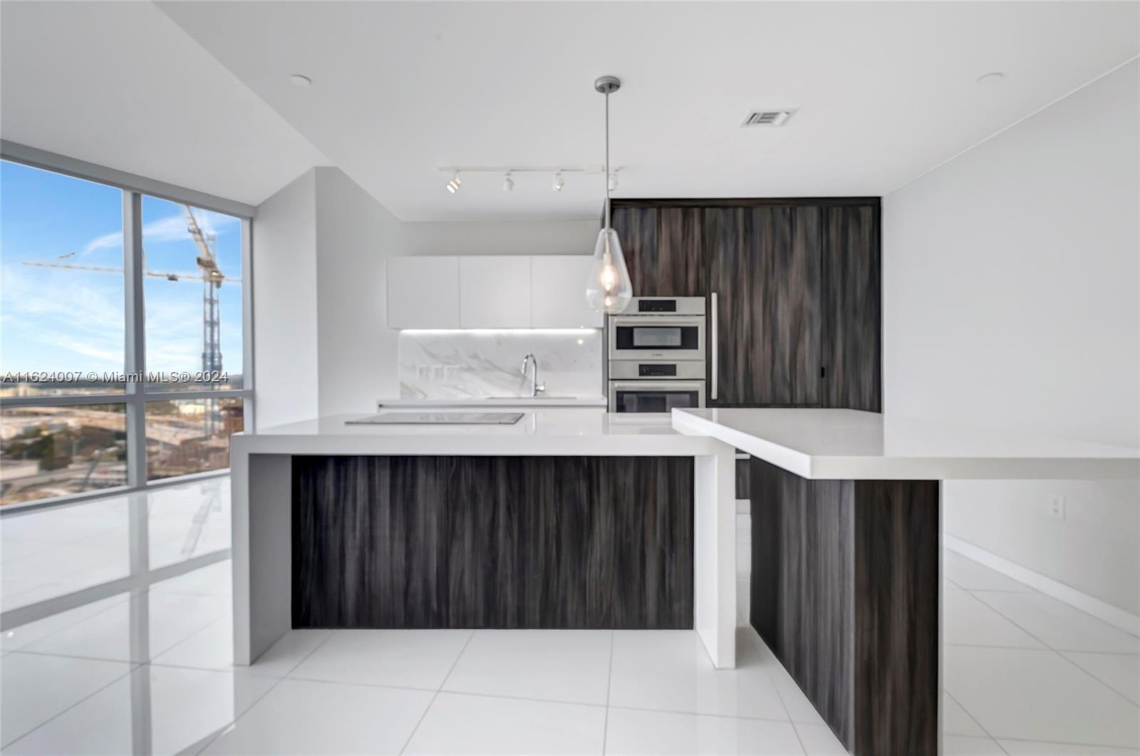 PARAMOUNT MIAMI WORLDCENT - Residential Lease