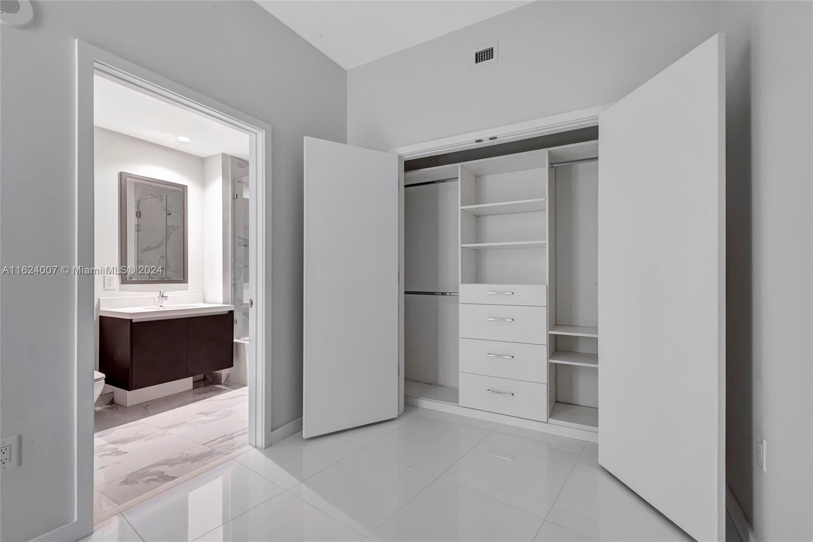 PARAMOUNT MIAMI WORLDCENT - Residential Lease