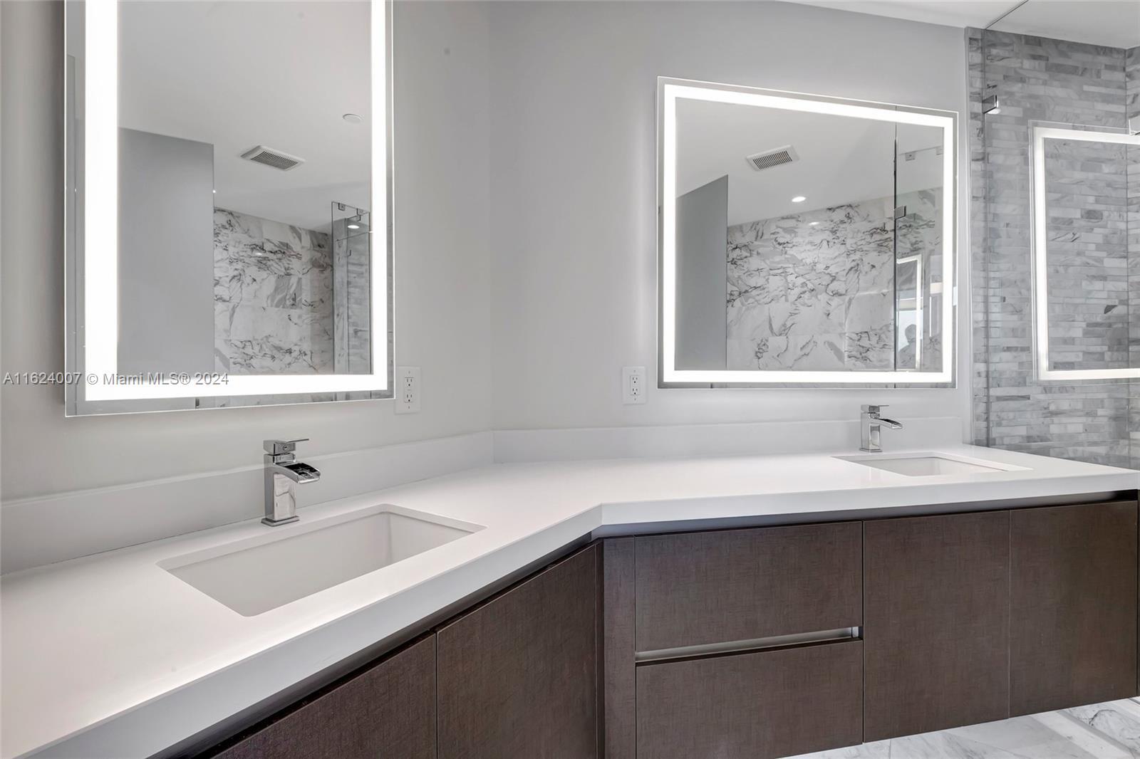 PARAMOUNT MIAMI WORLDCENT - Residential Lease