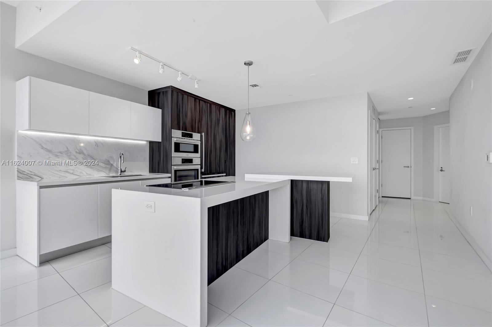 PARAMOUNT MIAMI WORLDCENT - Residential Lease