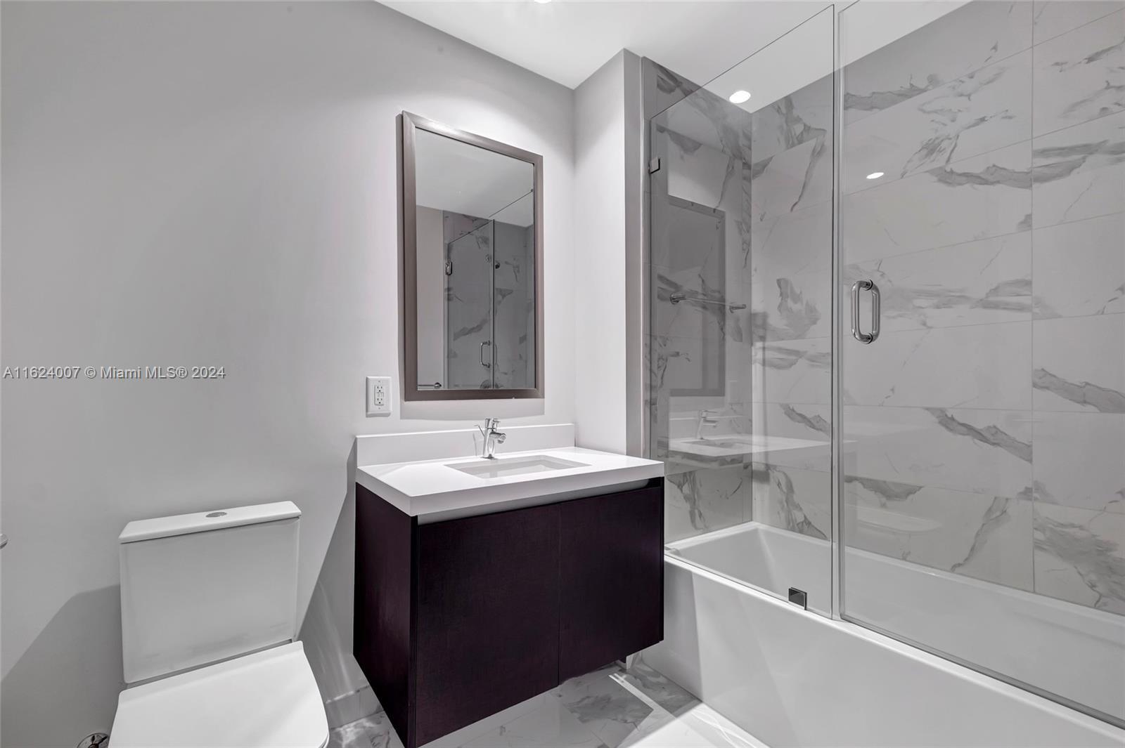 PARAMOUNT MIAMI WORLDCENT - Residential Lease