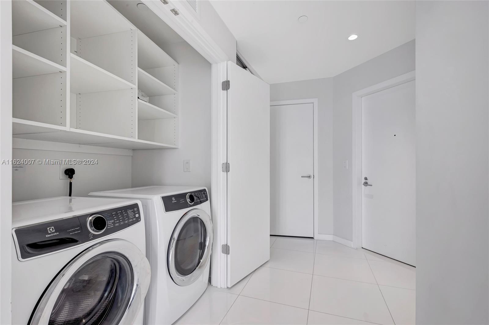 PARAMOUNT MIAMI WORLDCENT - Residential Lease