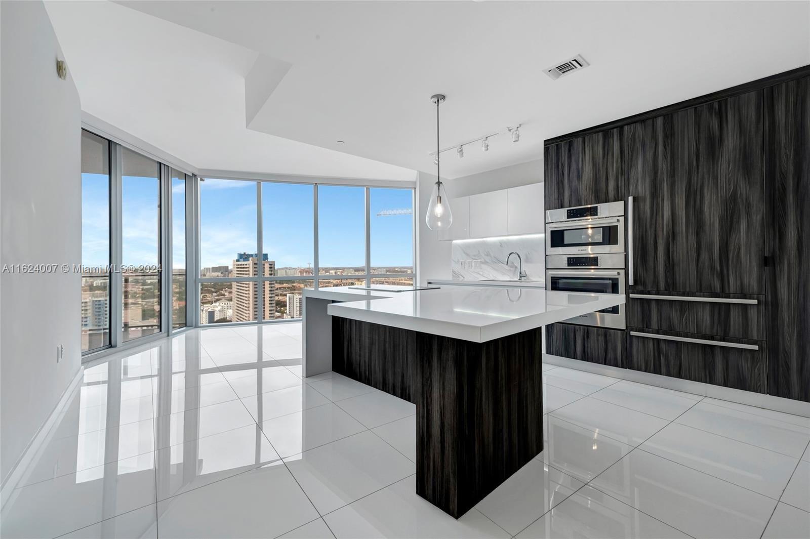 PARAMOUNT MIAMI WORLDCENT - Residential Lease
