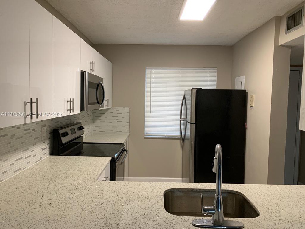 Lakeshore At University P - Residential