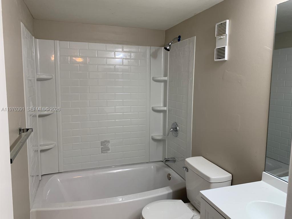Lakeshore At University P - Residential