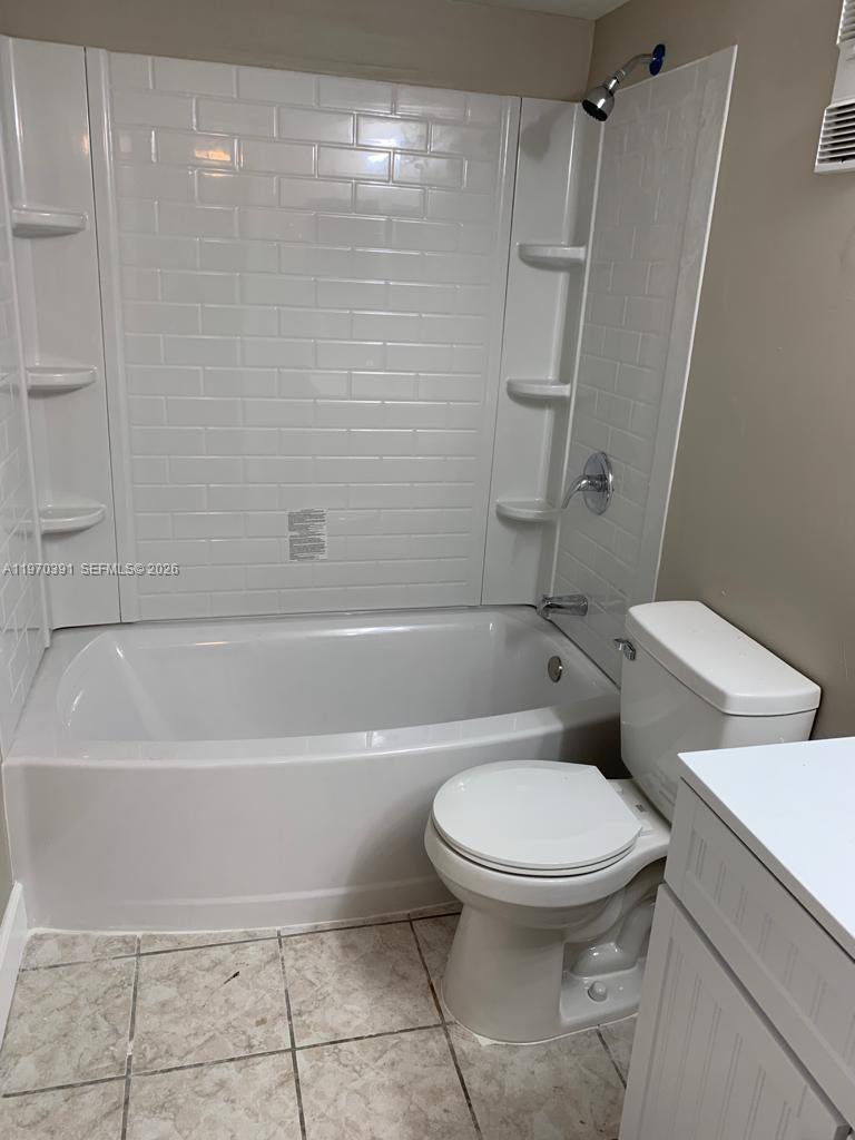 Lakeshore At University P - Residential