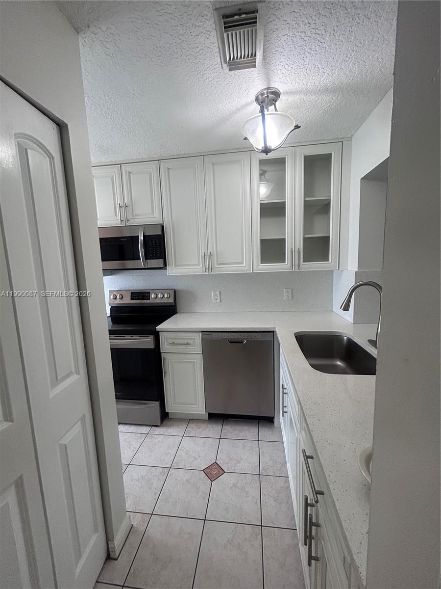 LES JARDINS CONDO - Residential Lease