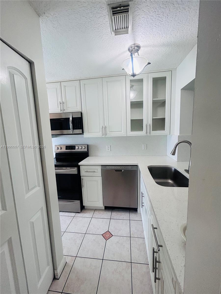 LES JARDINS CONDO - Residential Lease