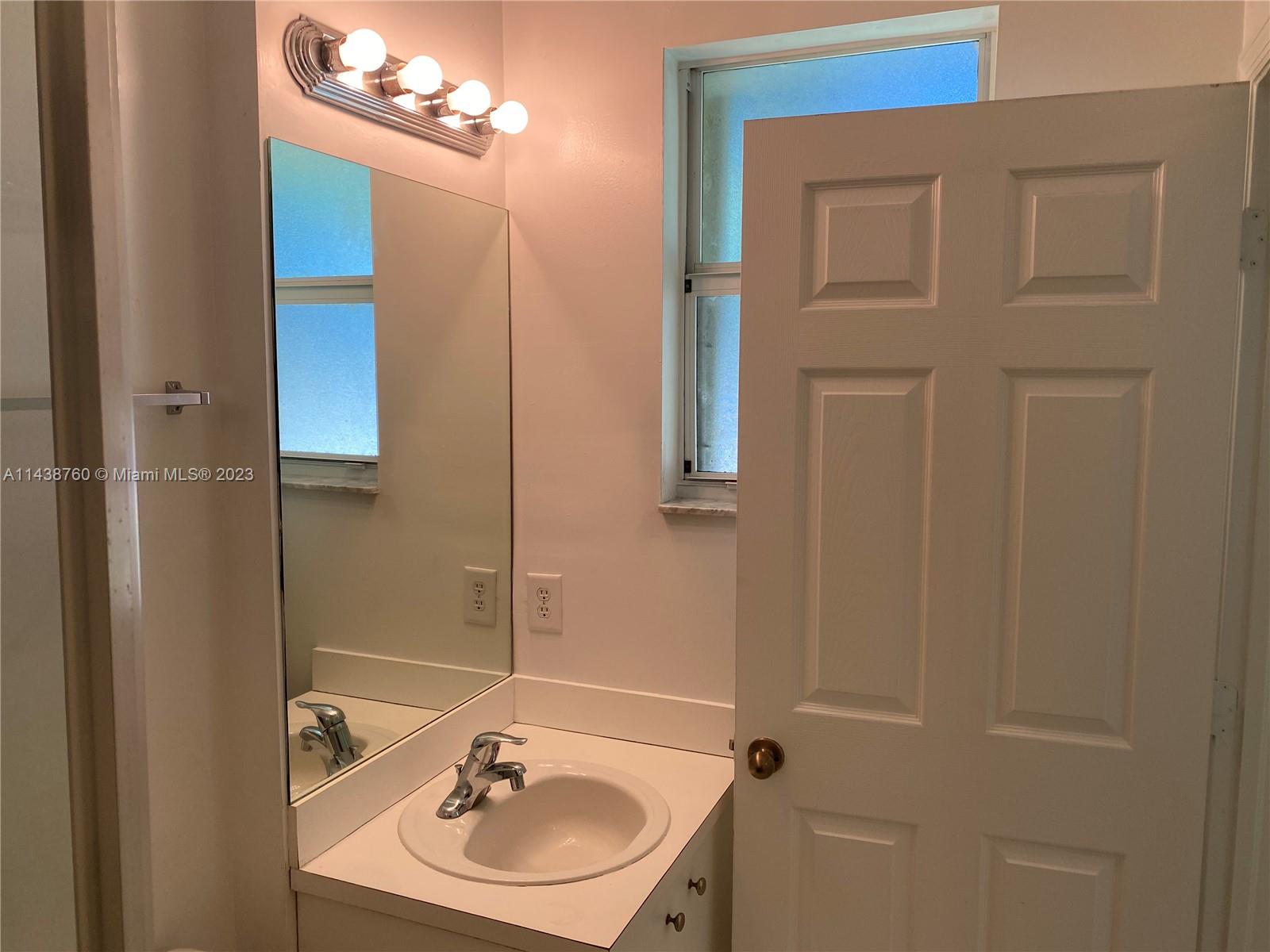 VILLAS AT CARMEL CONDO NO - Residential Lease
