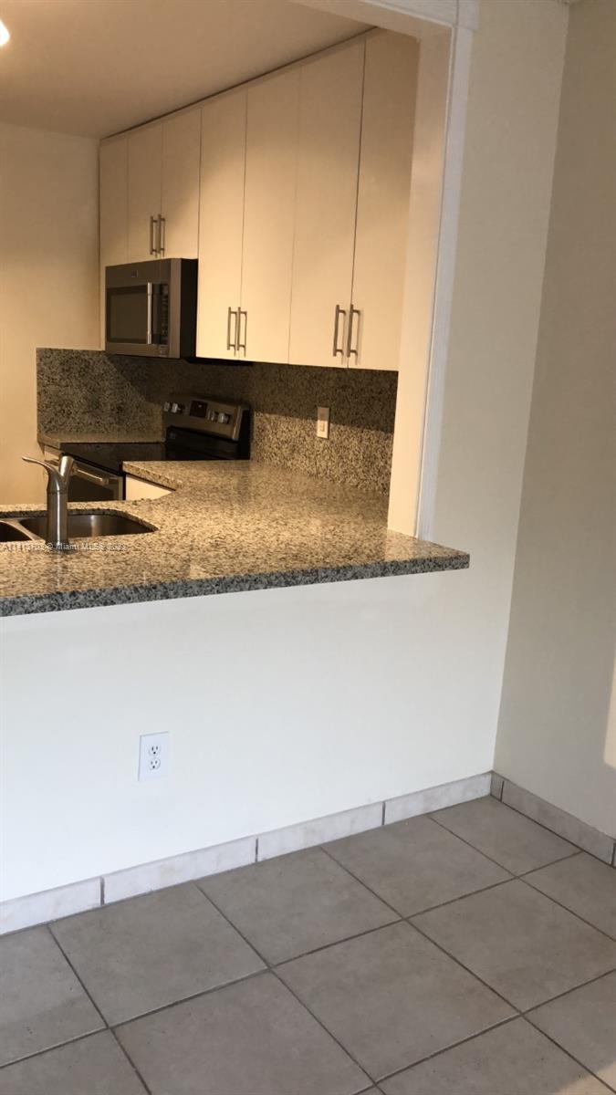 VILLAGE OF KINGS CREEK CO - Residential Lease