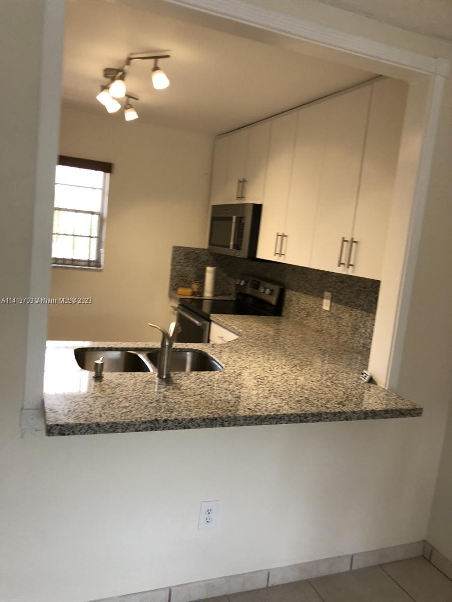 VILLAGE OF KINGS CREEK CO - Residential Lease