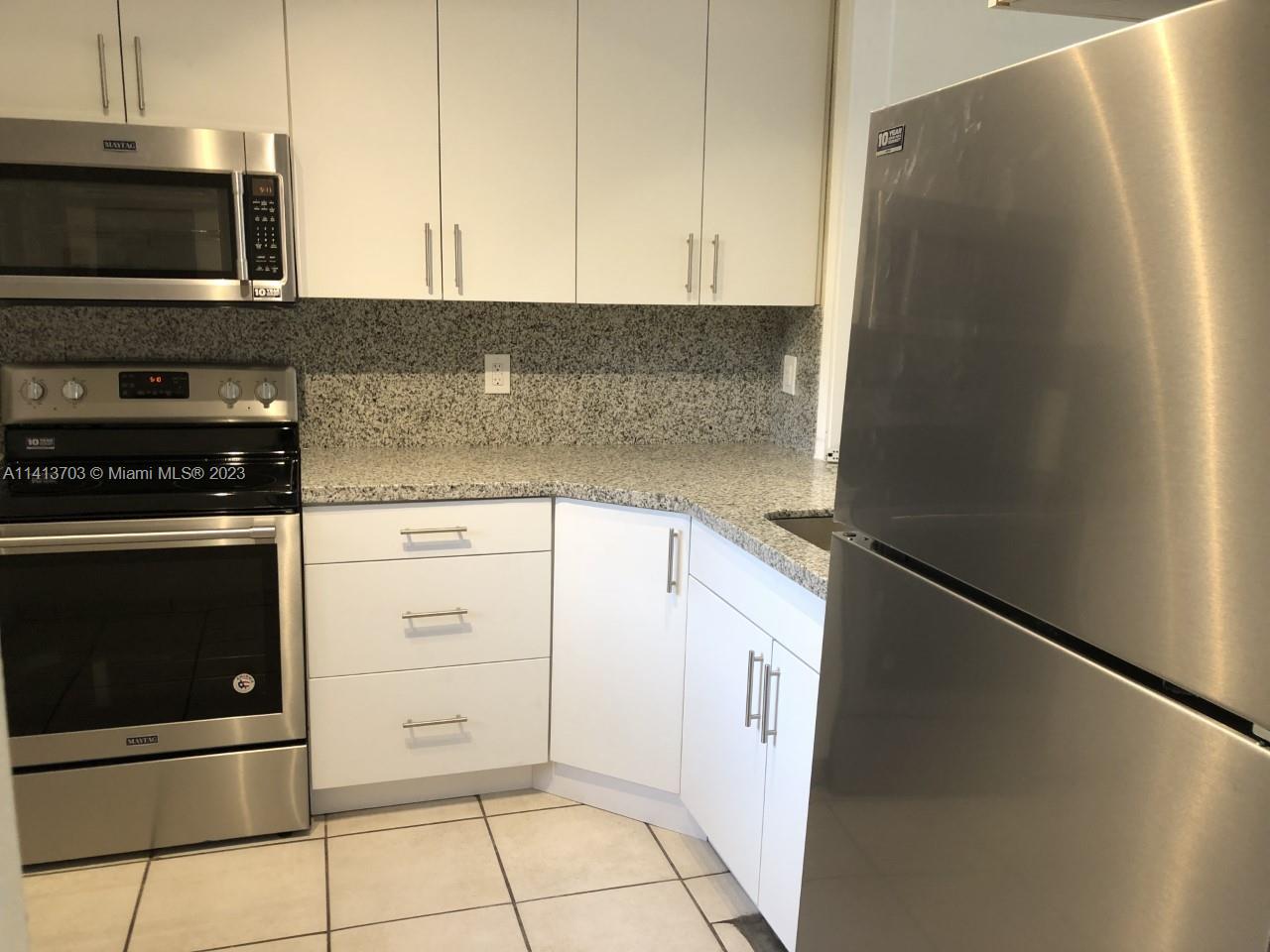 VILLAGE OF KINGS CREEK CO - Residential Lease