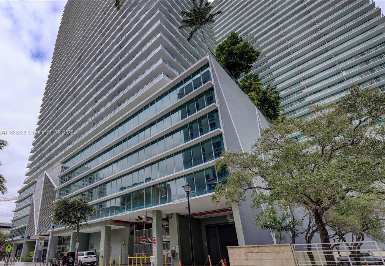 THE AXIS ON BRICKELL COND - Residential Lease