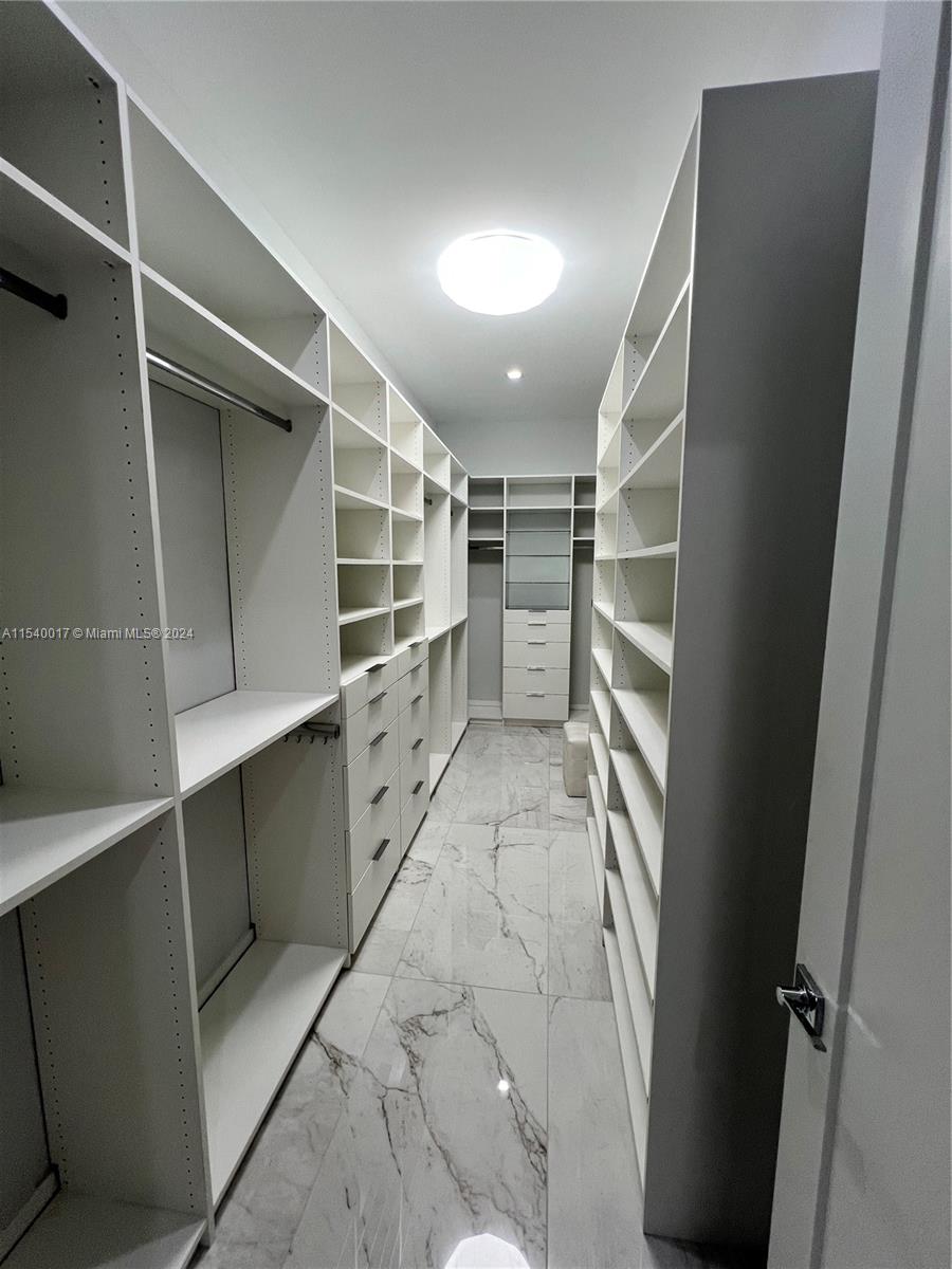 CANARIAS EAST - Residential Lease