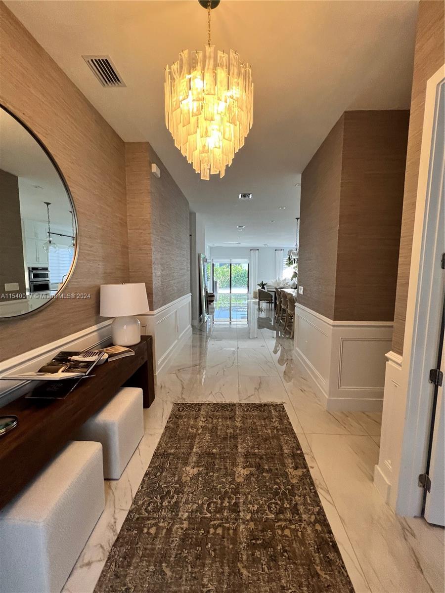 CANARIAS EAST - Residential Lease