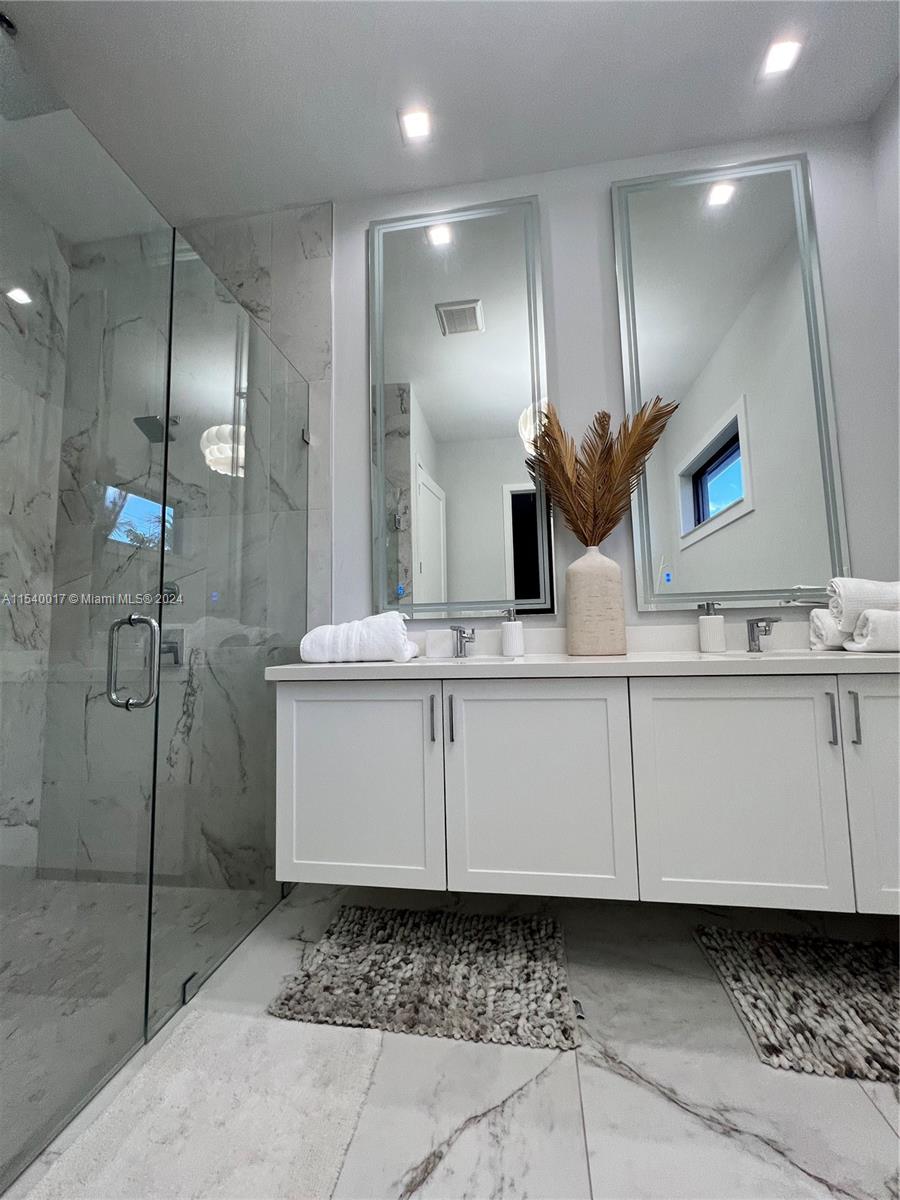 CANARIAS EAST - Residential Lease