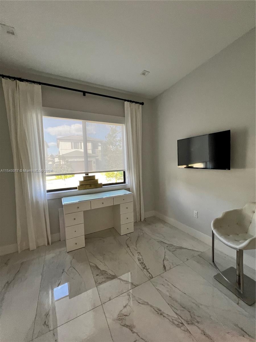 CANARIAS EAST - Residential Lease