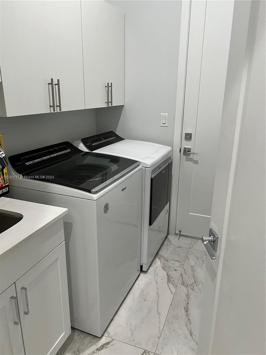 CANARIAS EAST - Residential Lease