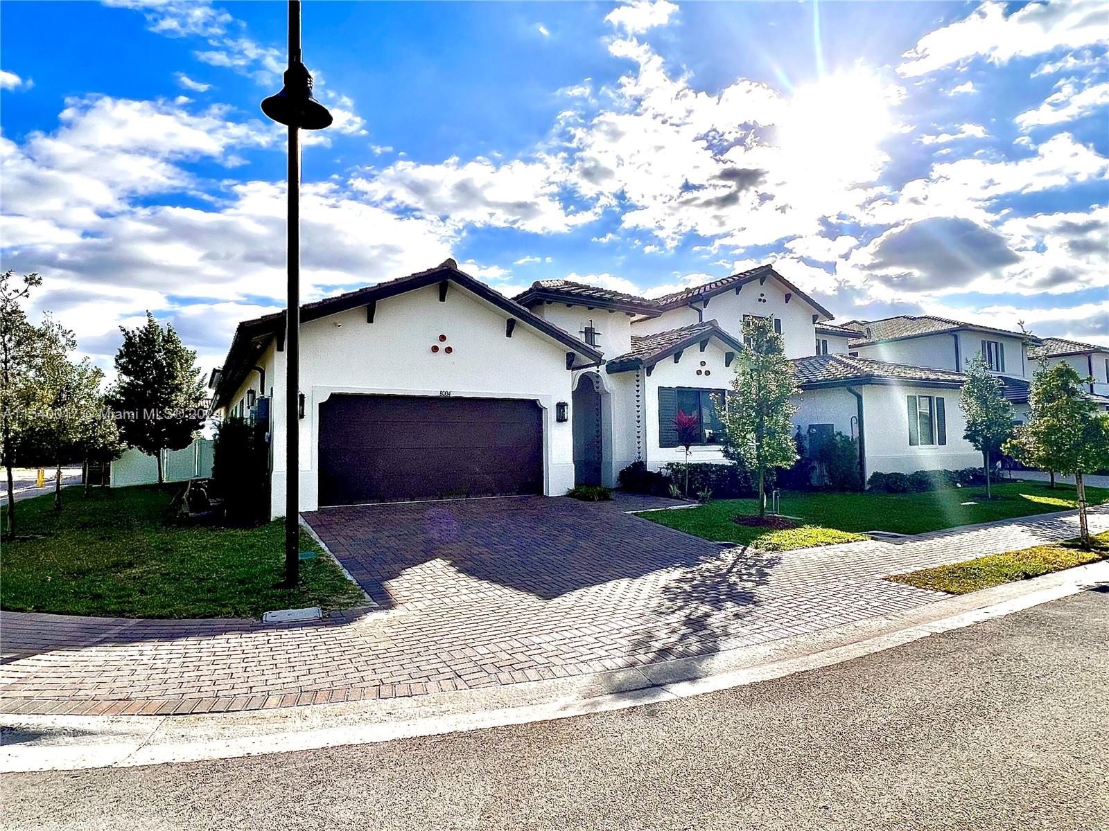 CANARIAS EAST - Residential Lease