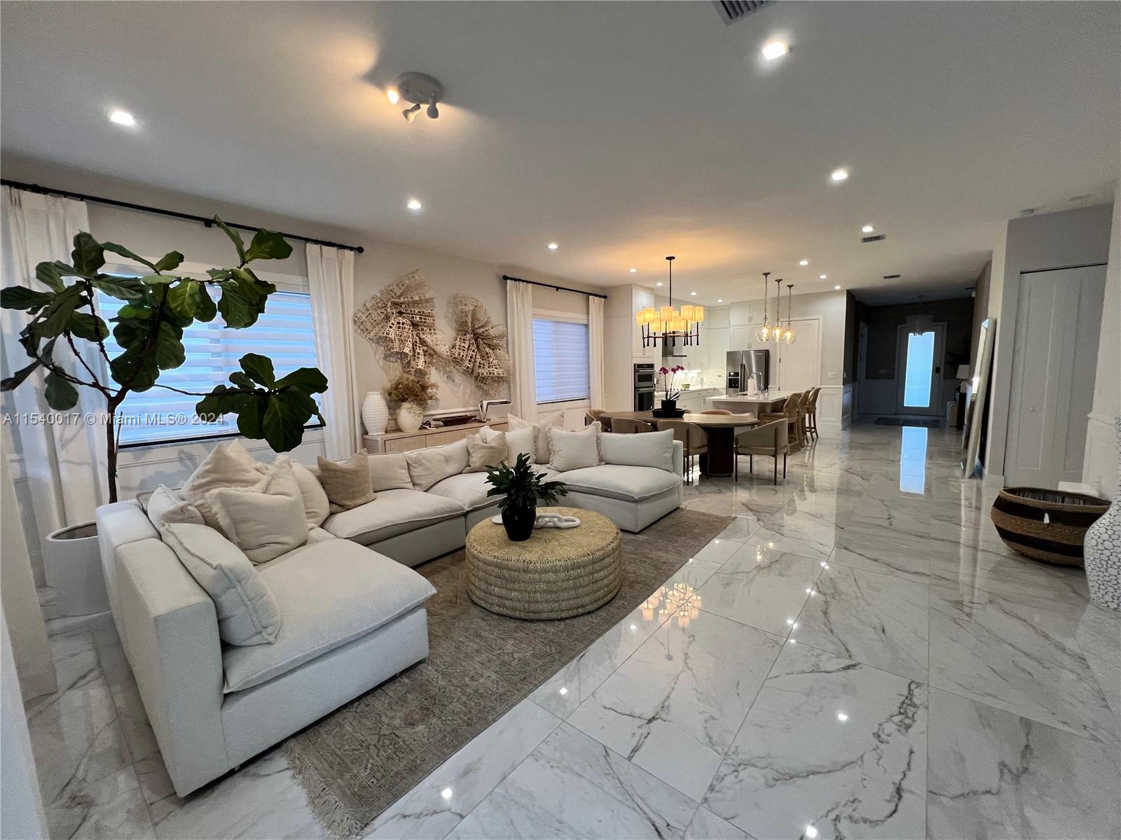 CANARIAS EAST - Residential Lease