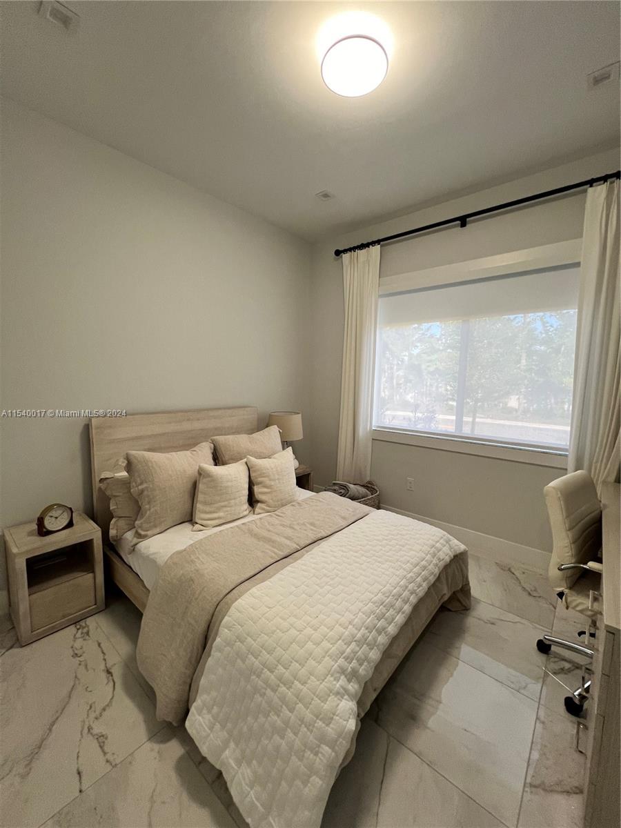 CANARIAS EAST - Residential Lease