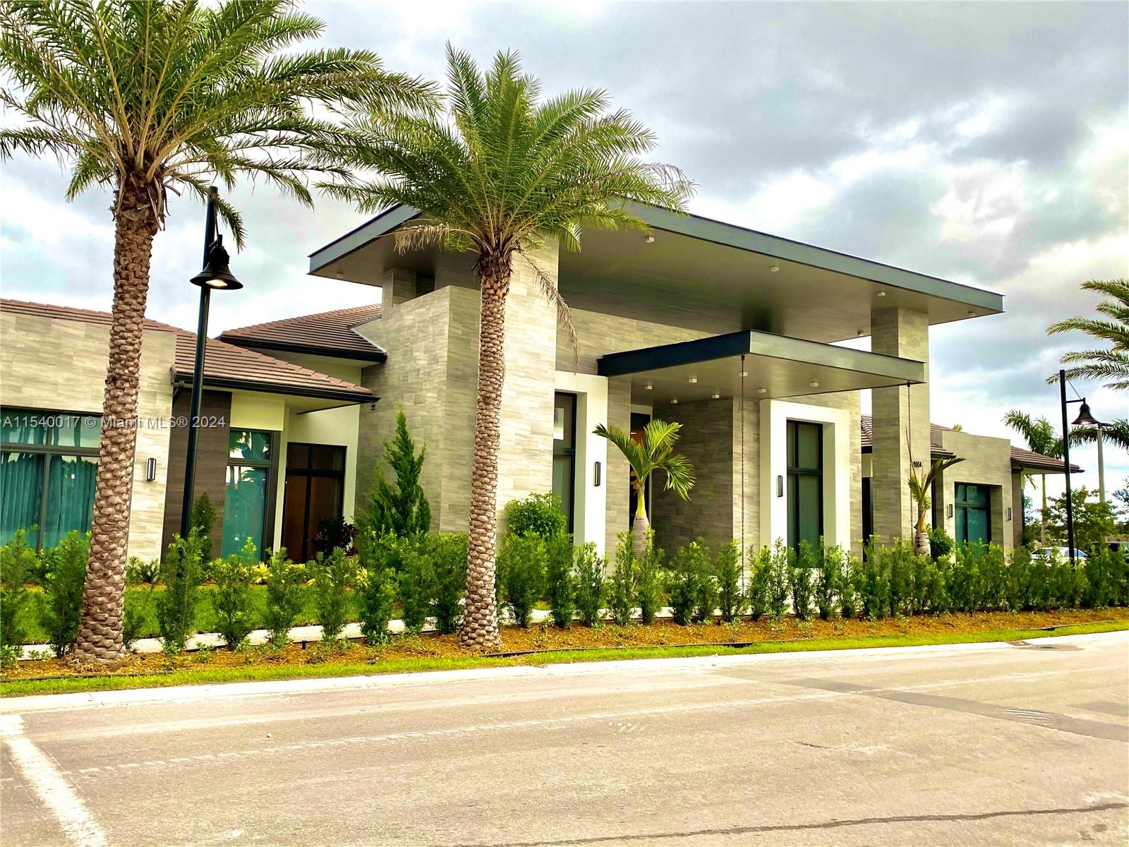 CANARIAS EAST - Residential Lease