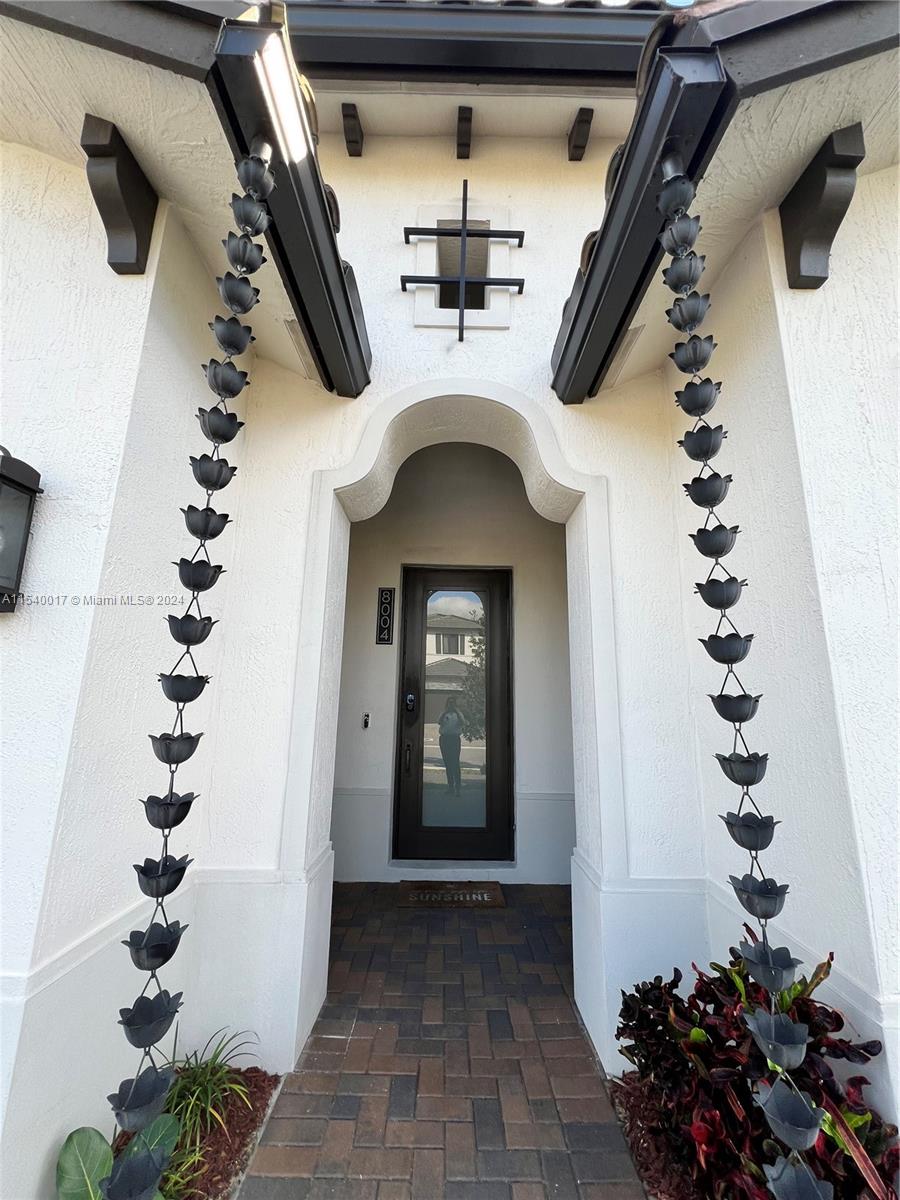 CANARIAS EAST - Residential Lease