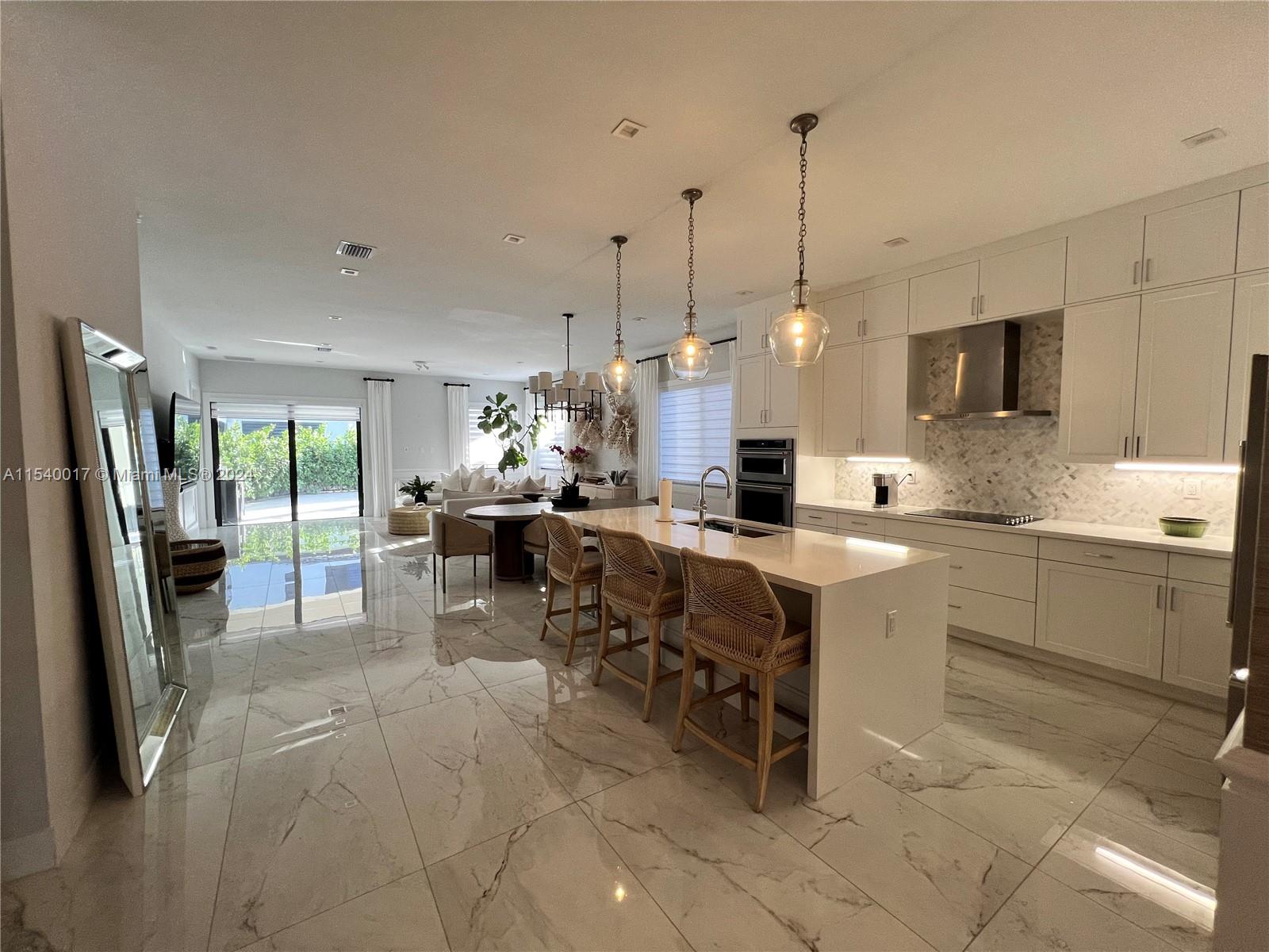 CANARIAS EAST - Residential Lease