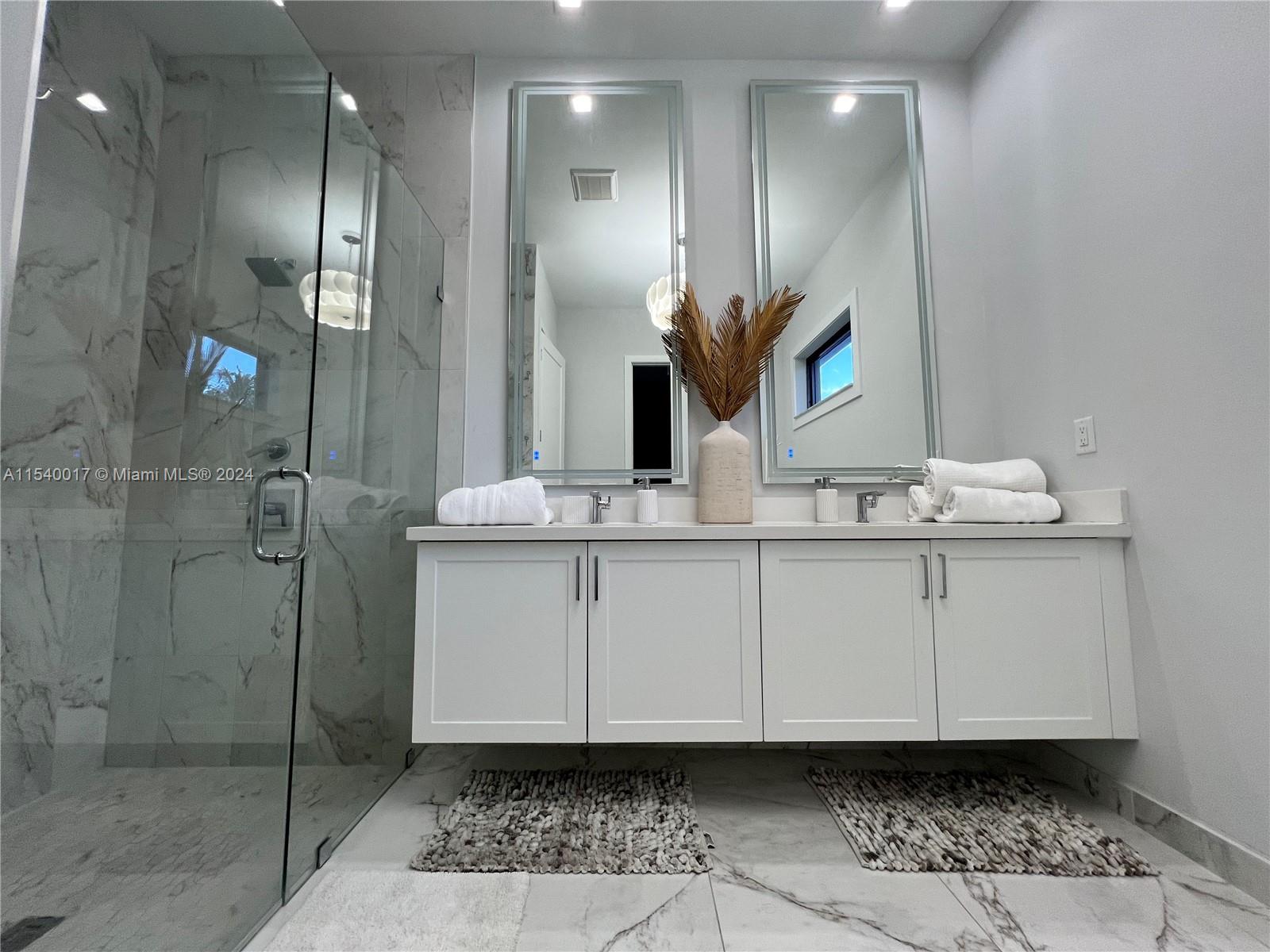 CANARIAS EAST - Residential Lease