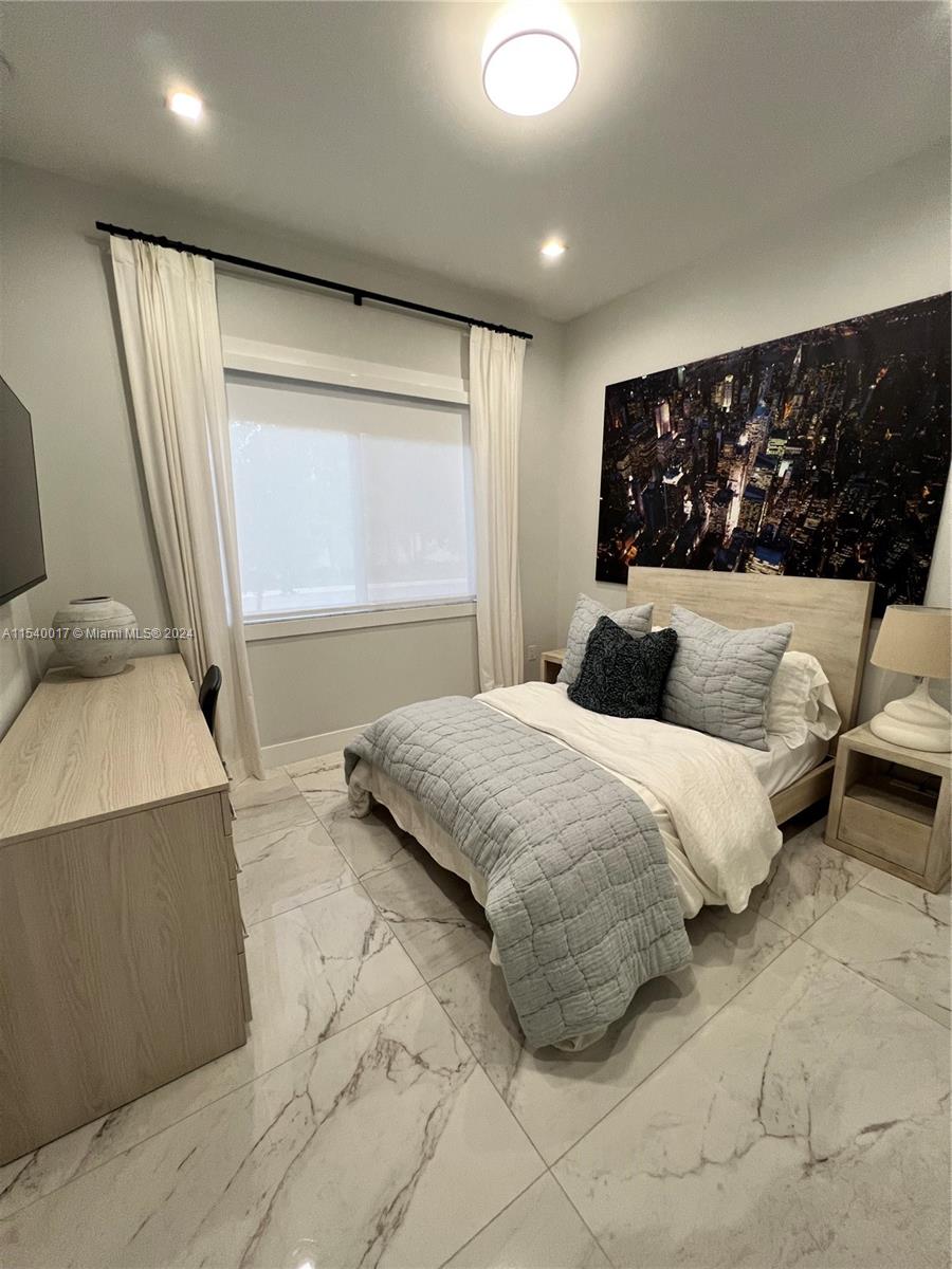 CANARIAS EAST - Residential Lease