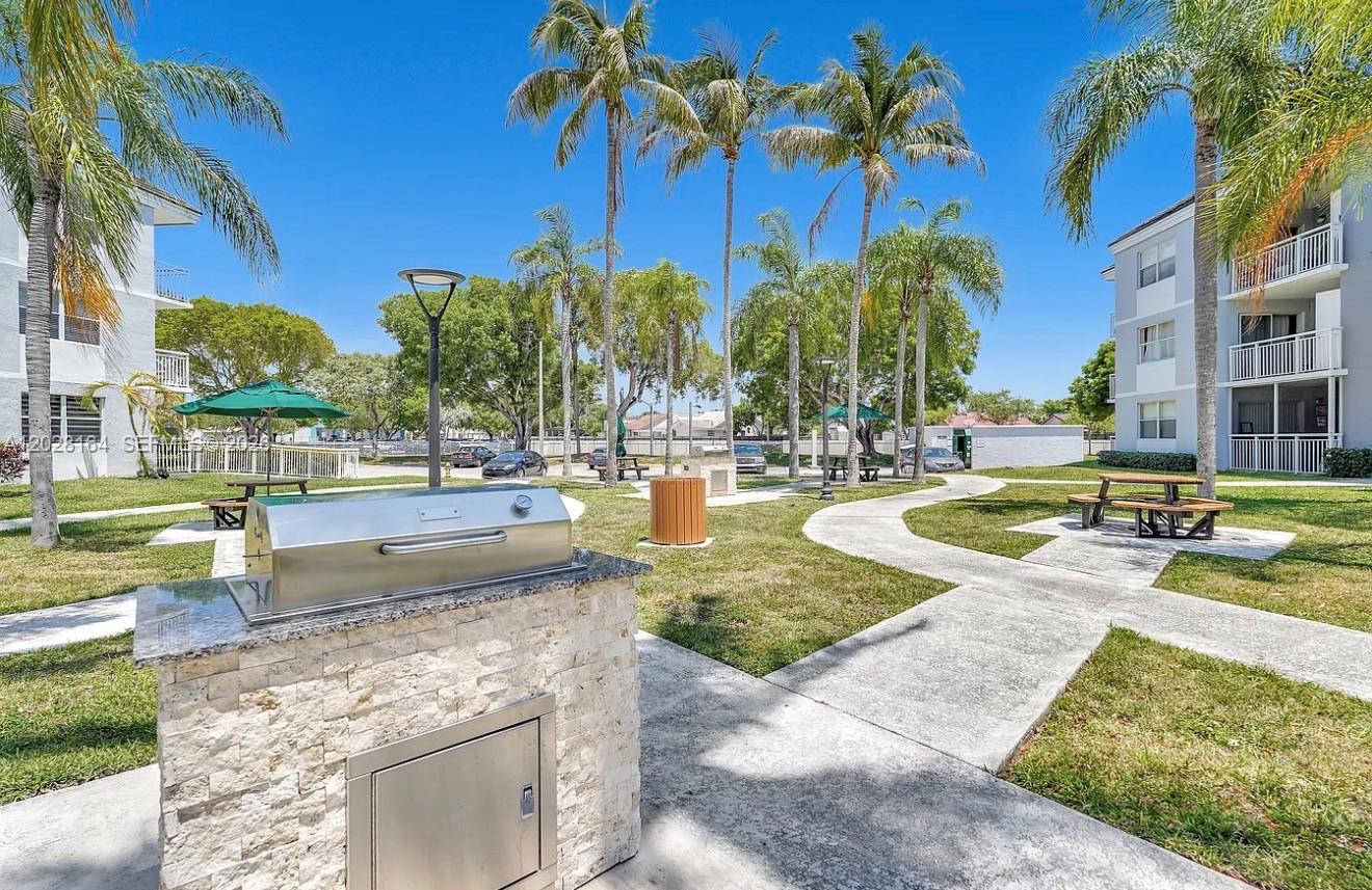 LE CLUB AT OLD CUTLER CON - Residential