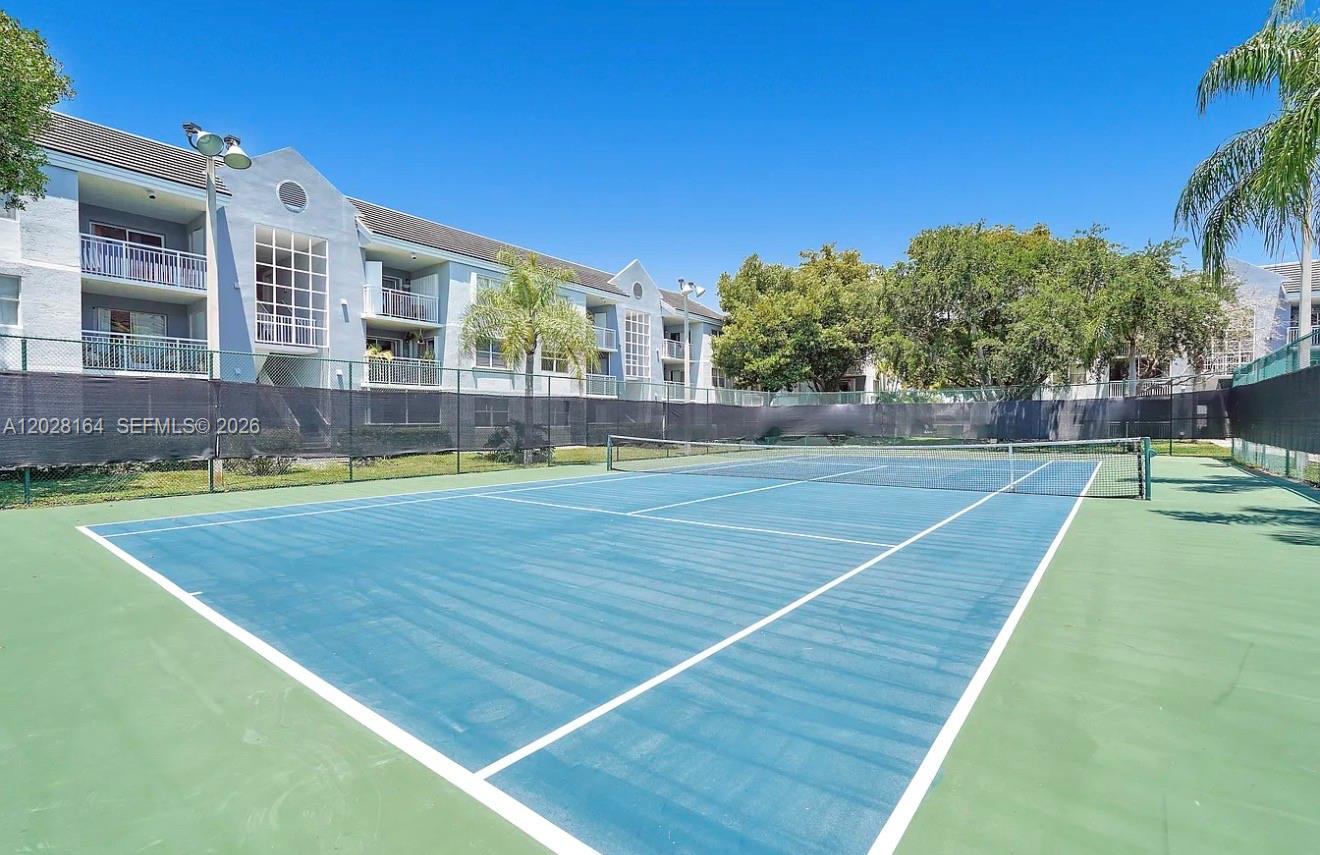 LE CLUB AT OLD CUTLER CON - Residential