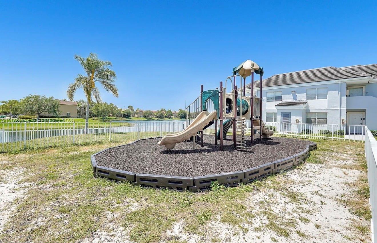 LE CLUB AT OLD CUTLER CON - Residential