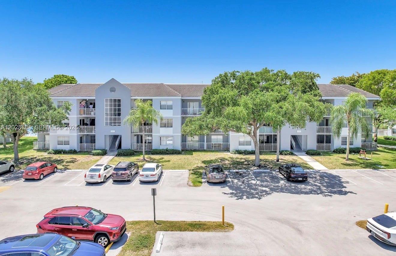 LE CLUB AT OLD CUTLER CON - Residential