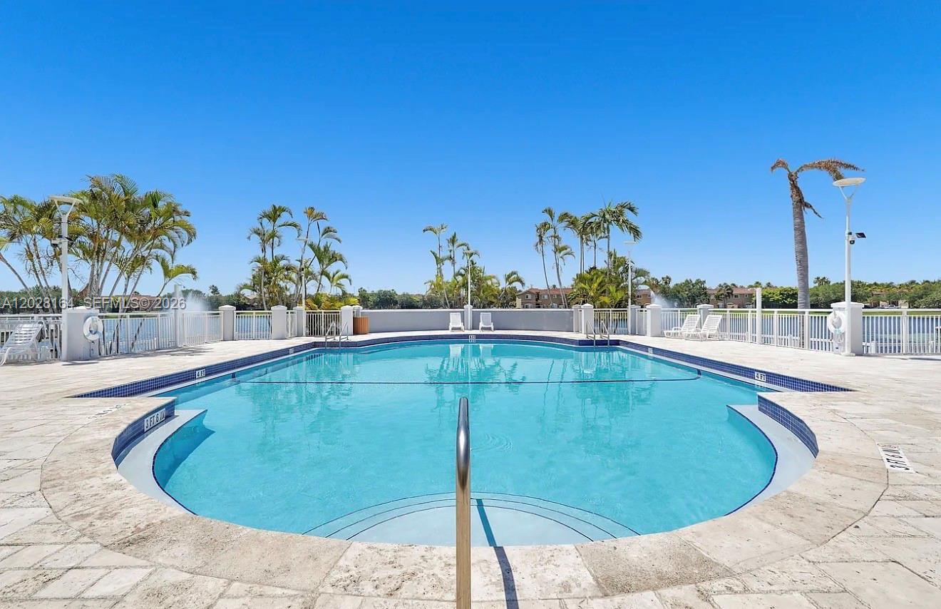 LE CLUB AT OLD CUTLER CON - Residential