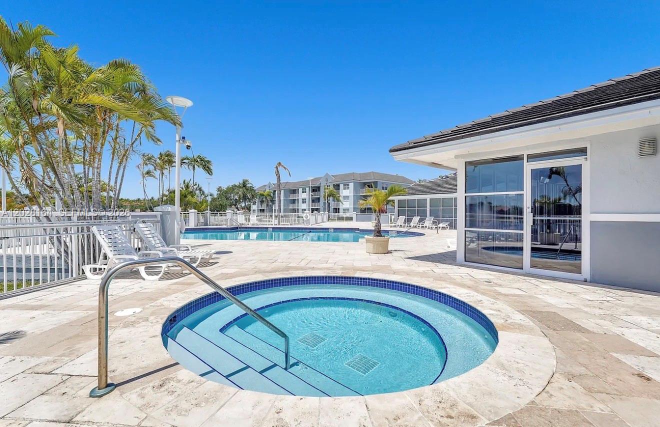 LE CLUB AT OLD CUTLER CON - Residential