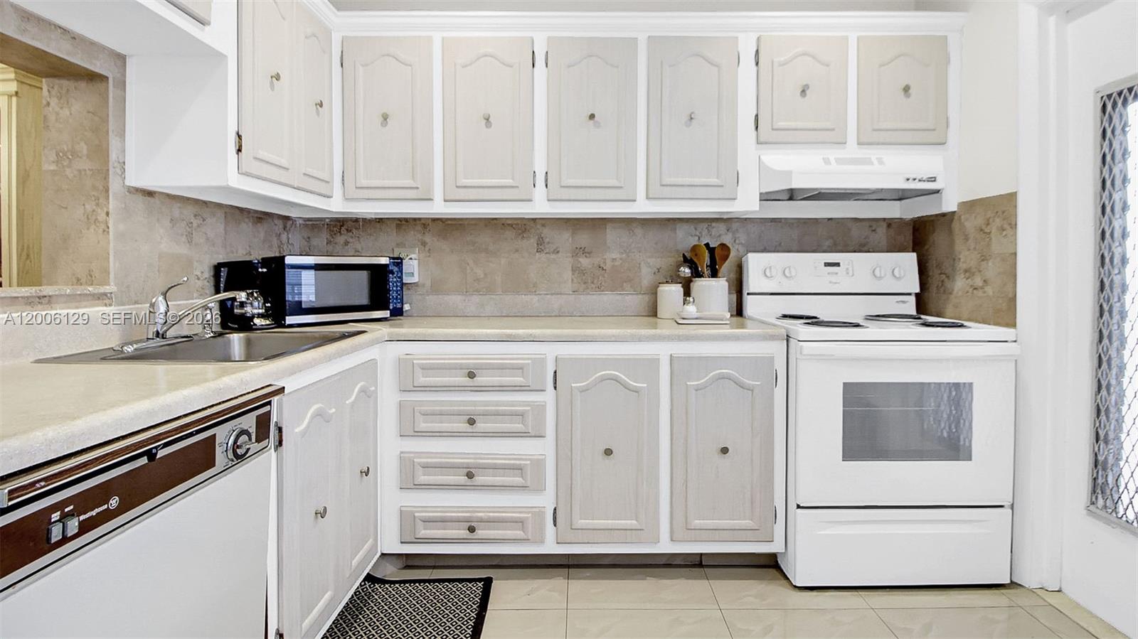 SAPPHIRE CONDO - Residential