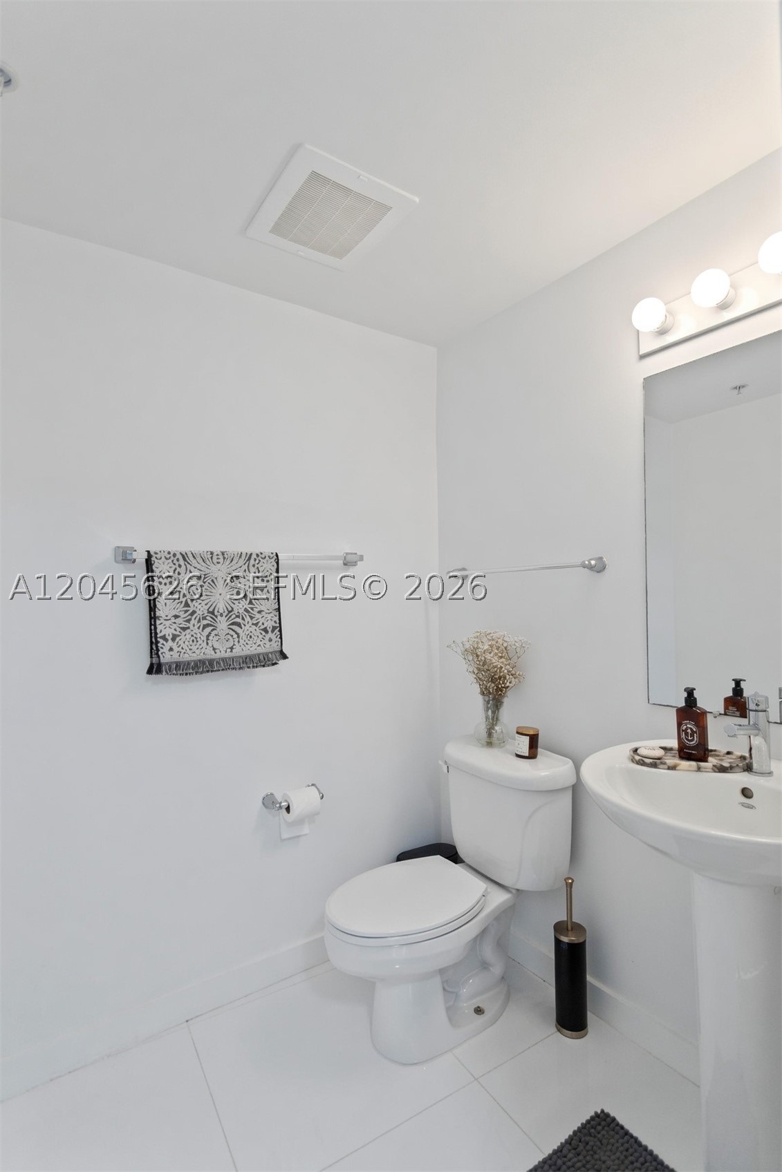 BLUE CONDO - Residential Lease
