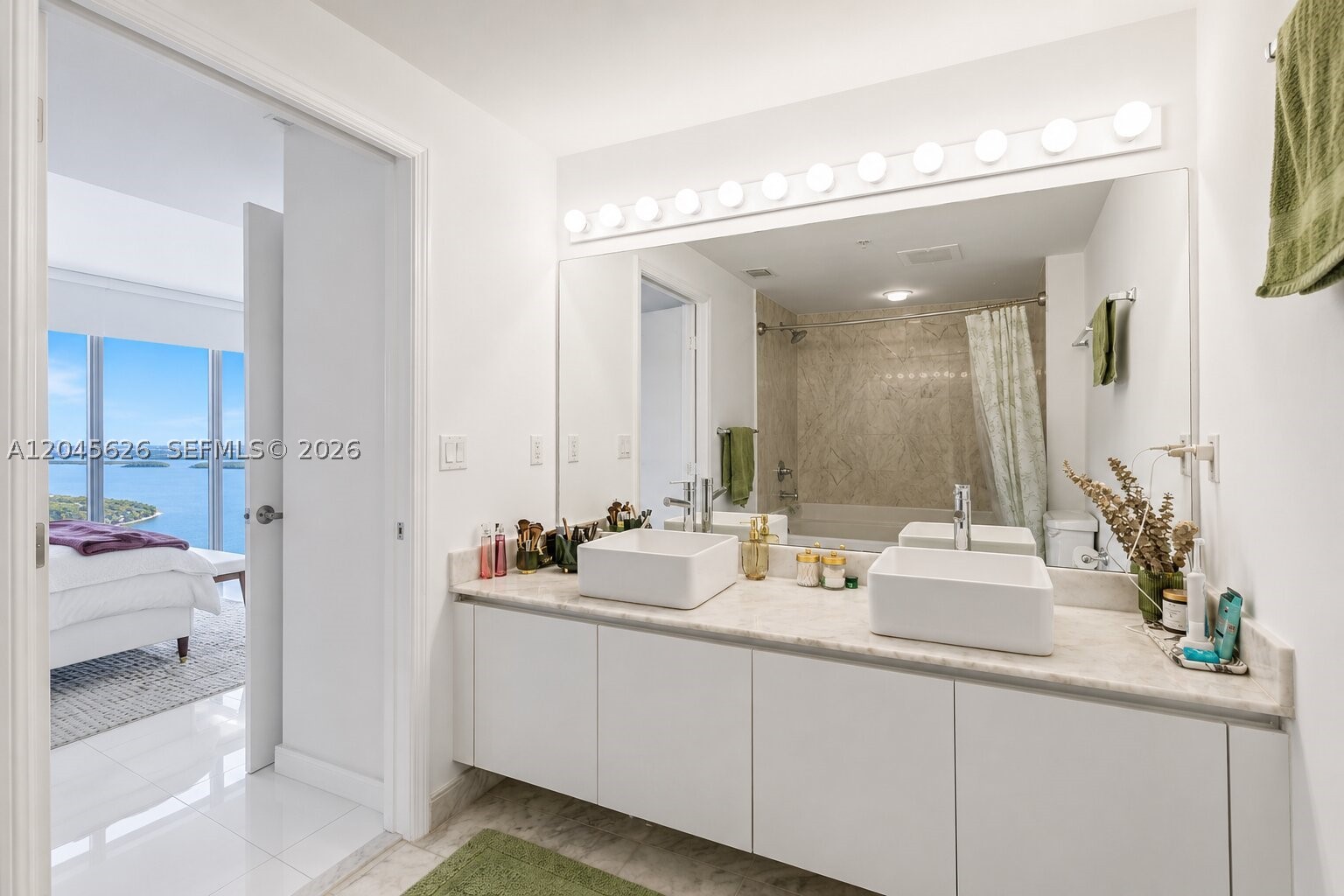 BLUE CONDO - Residential Lease