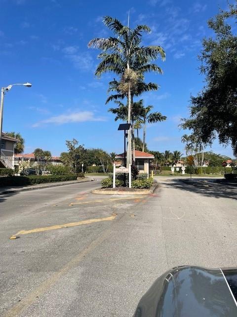 Location, Location Location!! 2/2 in the beautiful and charming Condo at Lakewood Village, this Complex count with great amenities like pool, hot tubs and much more

Please note that I will be out of the country from September 18 to September 22, 2025. During this time, you can reach me via WhatsApp