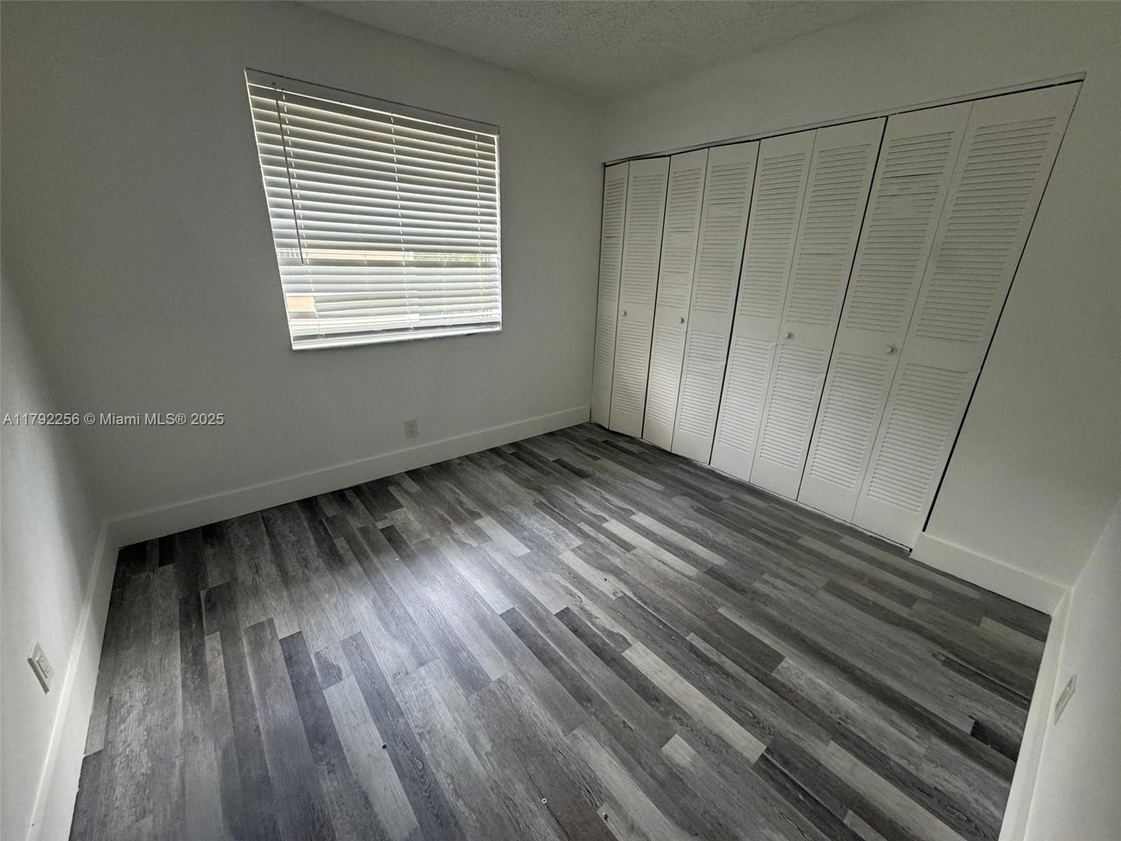 LAKE WOOD - Residential