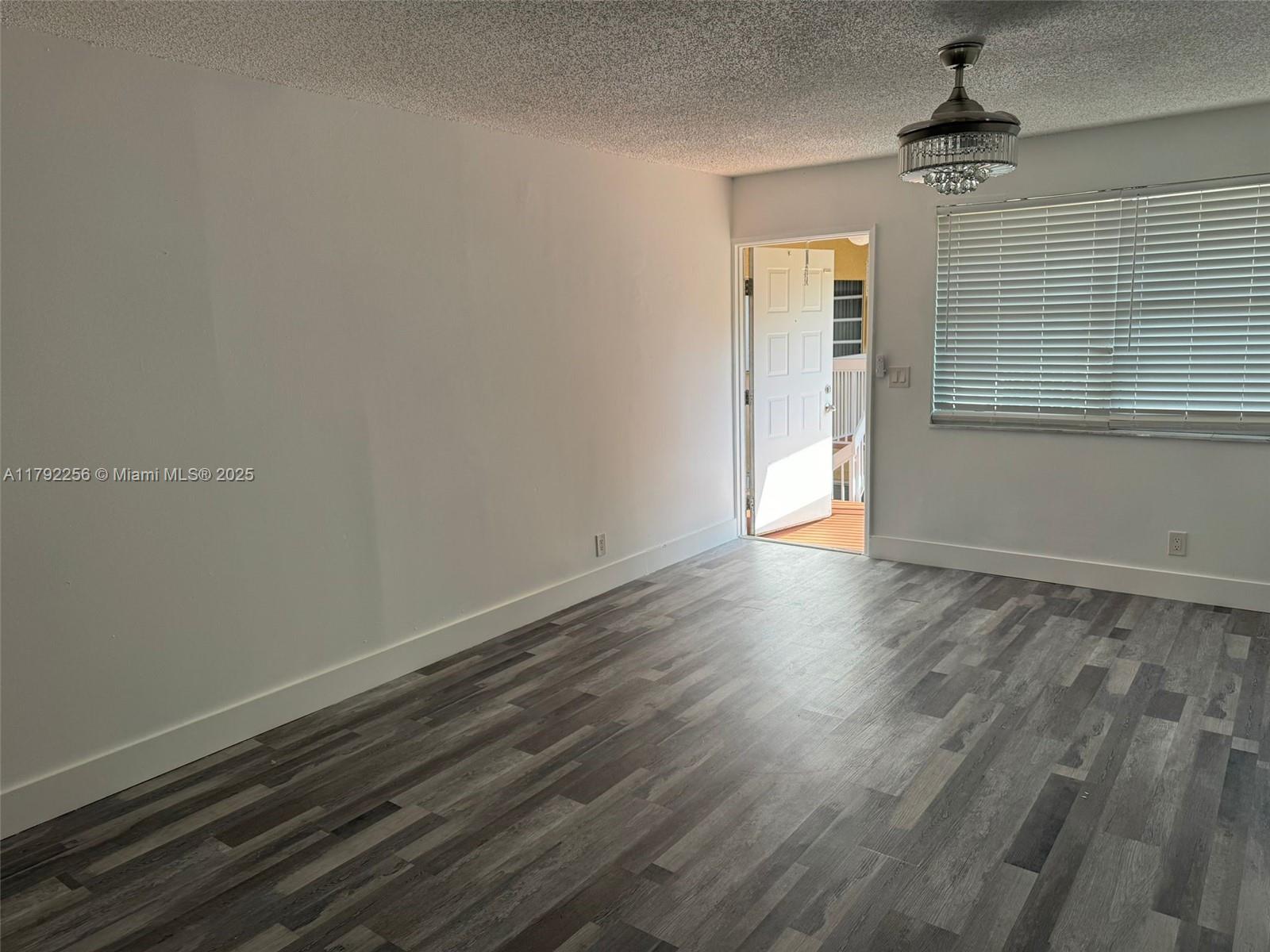 LAKE WOOD - Residential