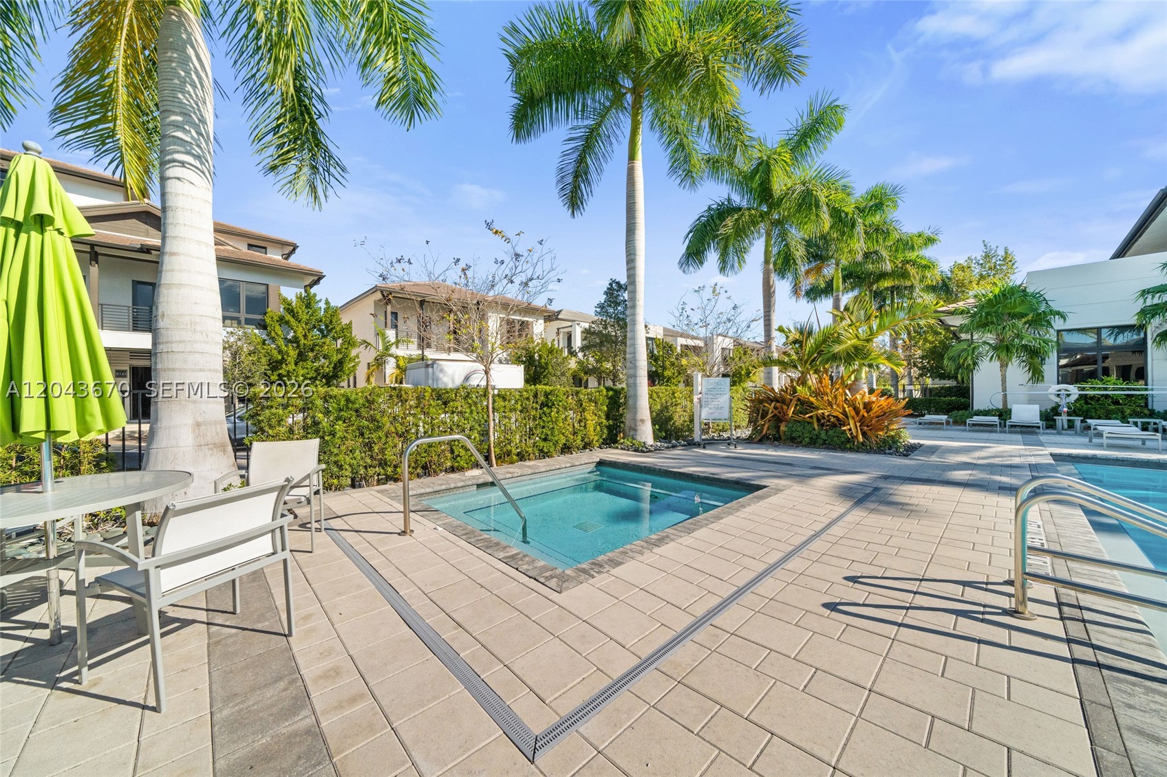 DOWNTOWN DORAL SOUTH PHAS - Residential