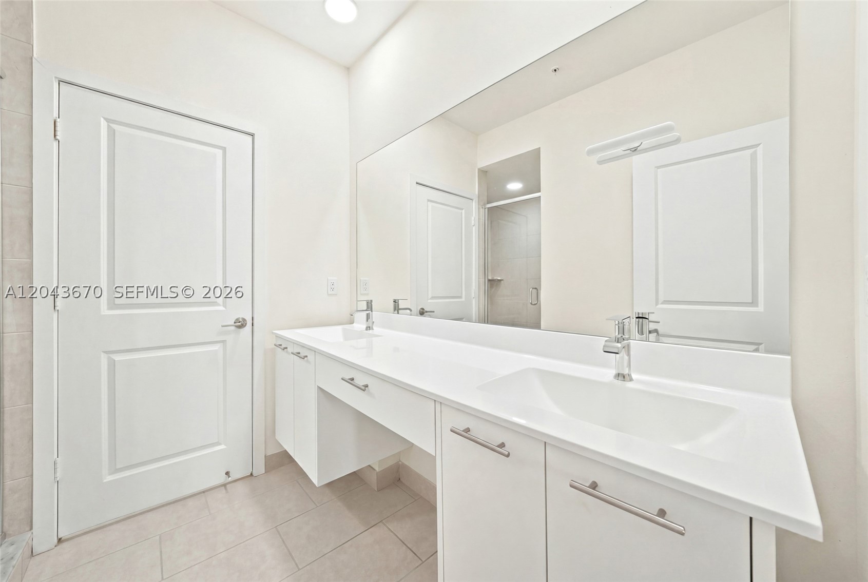 DOWNTOWN DORAL SOUTH PHAS - Residential